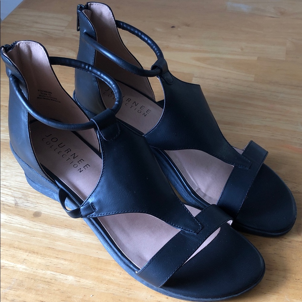 Women’s  Journee Collection Black Wedge Sandals